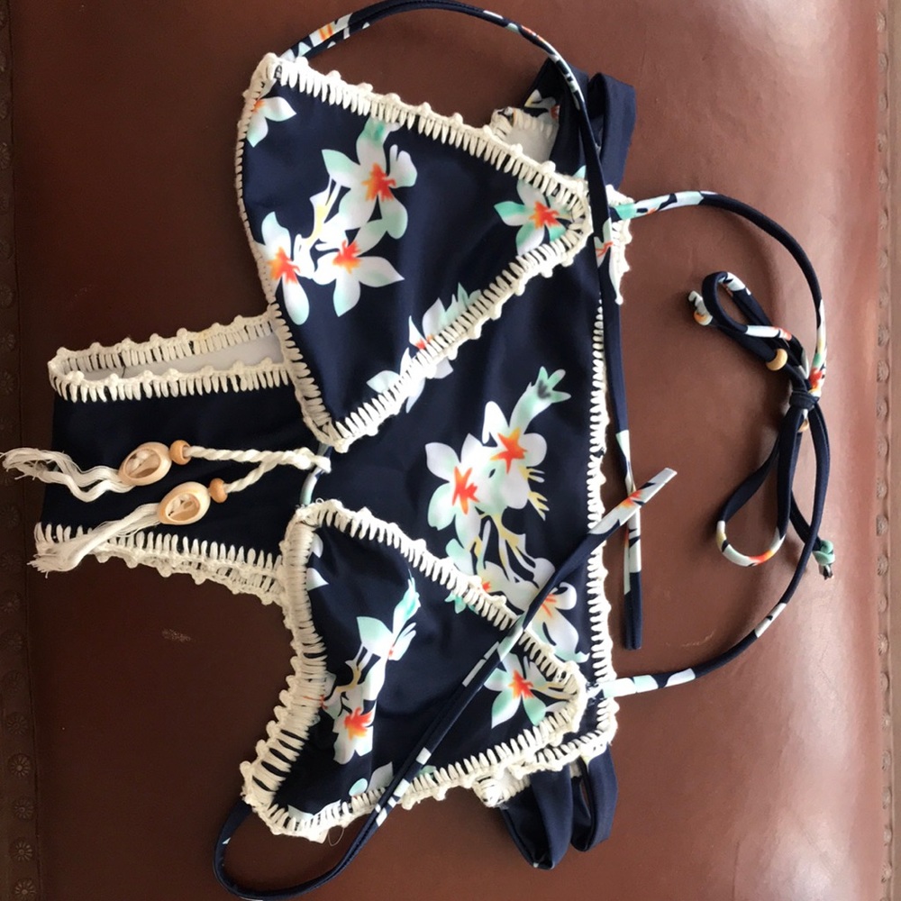 So cute! Floral print bikini